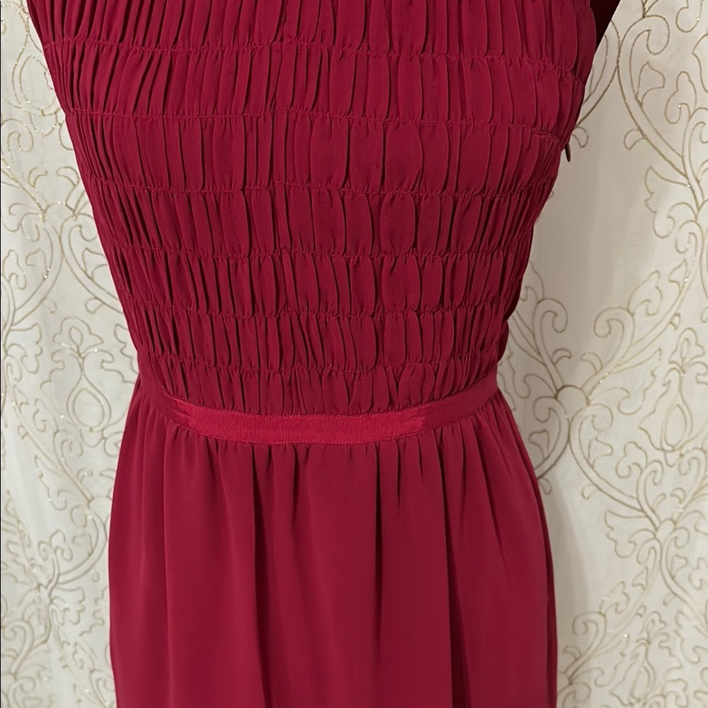 Elegant Sleeveless Dress - Picture 3 of 11